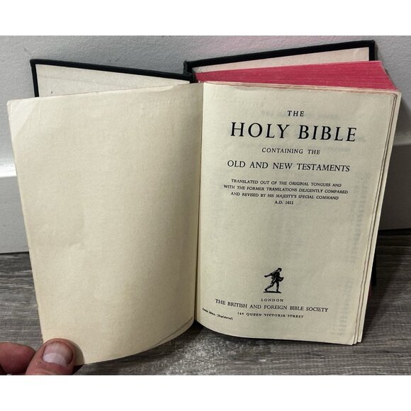 The Holy Bible Containing the old and New Testaments Hardcover 1930 - Picture 1 of 8